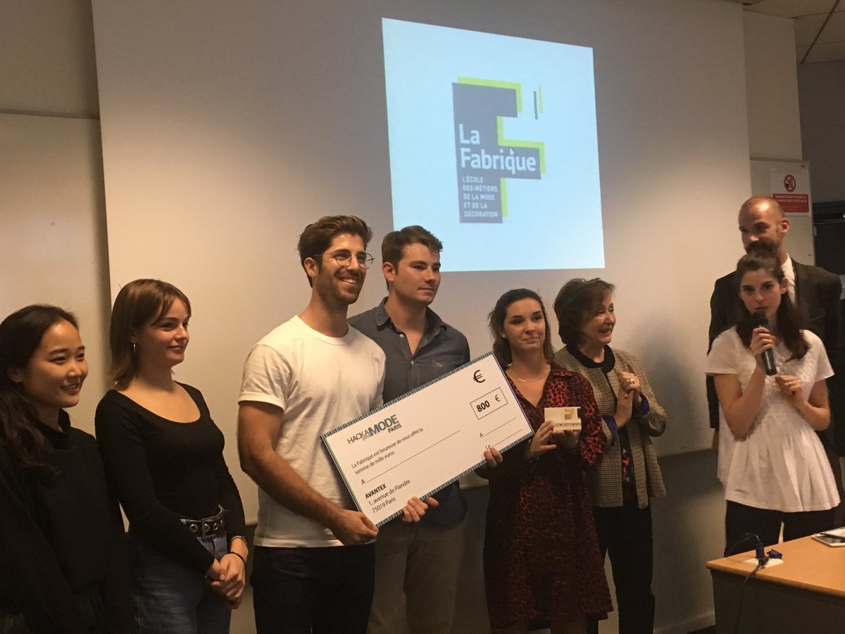 esiee_it's tweet image. Et un deuxième prix pour un deuxième groupe au #hackamode ⁦@ITESCIA⁩ également présent !