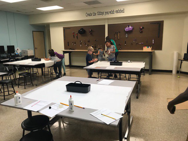 Tech_CoachLloyd's tweet image. Mrs. Keller&apos;s Third Grade class is working hard to create their Native American Artifacts!