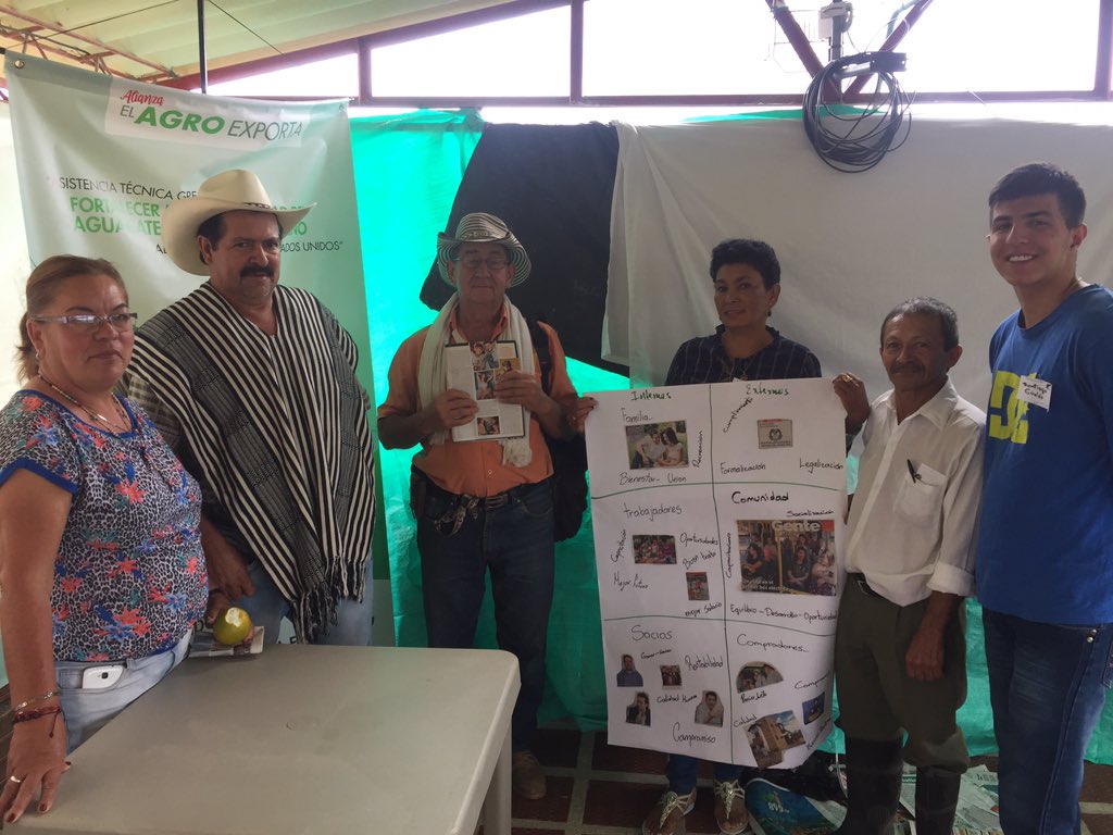 ConsultorGv's tweet photo. Los productores de Pacora comprometidos con la Responsabilidad Social Empresarial !!!@vladimir7538 @PTPColombia @AnaldexColombia @rociosar1 @MinAgricultura @jorgegarcianeva #hassanaldex @MincomercioCo https://t.co/di6xSCLn6O