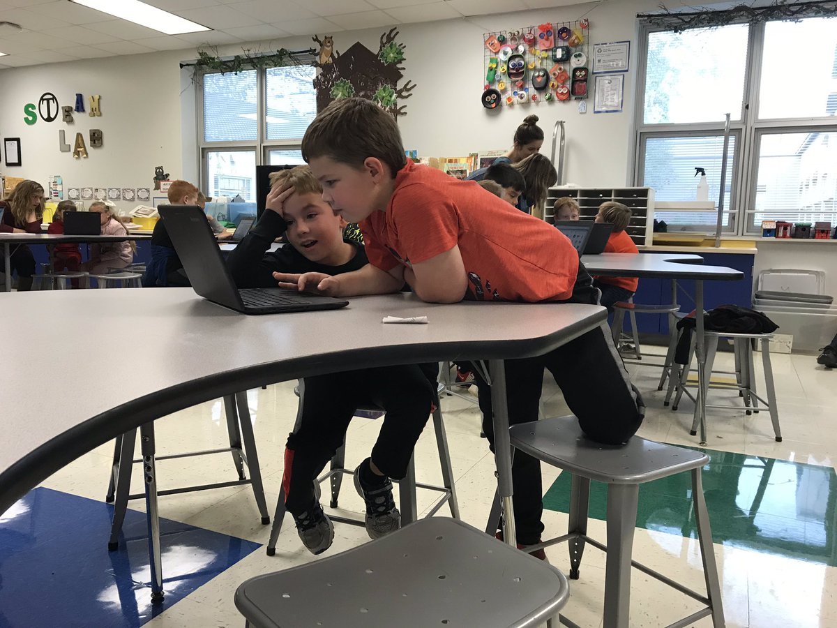 Loving the sound and animation #coding going on with these #thirdgrade grade <a href="/EISEagles/">Edgewood Intermed.</a>! #steam #CSintegration #Scratch #WeAreRBB