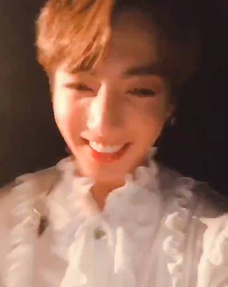 hoxeokie's tweet photo. you dont understand i watched this 5 times before i realised there were tears in my eyes WOW https://t.co/R8lMFMOdac