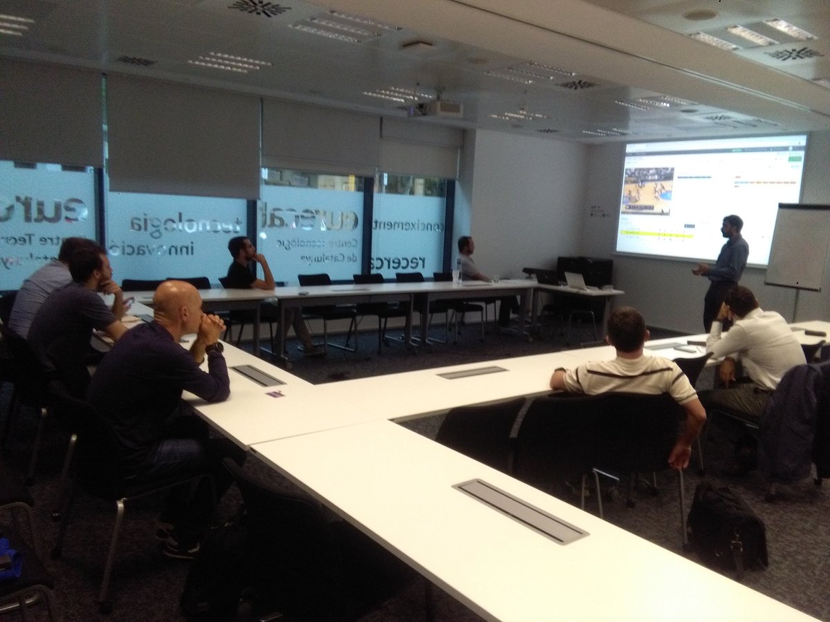 XaviFaura's tweet photo. CoachStudio fent demo de l'ús pràctic del videoanàlisi esportiu als assistents del programa Indesuptech https://t.co/oU2m9WOdLM