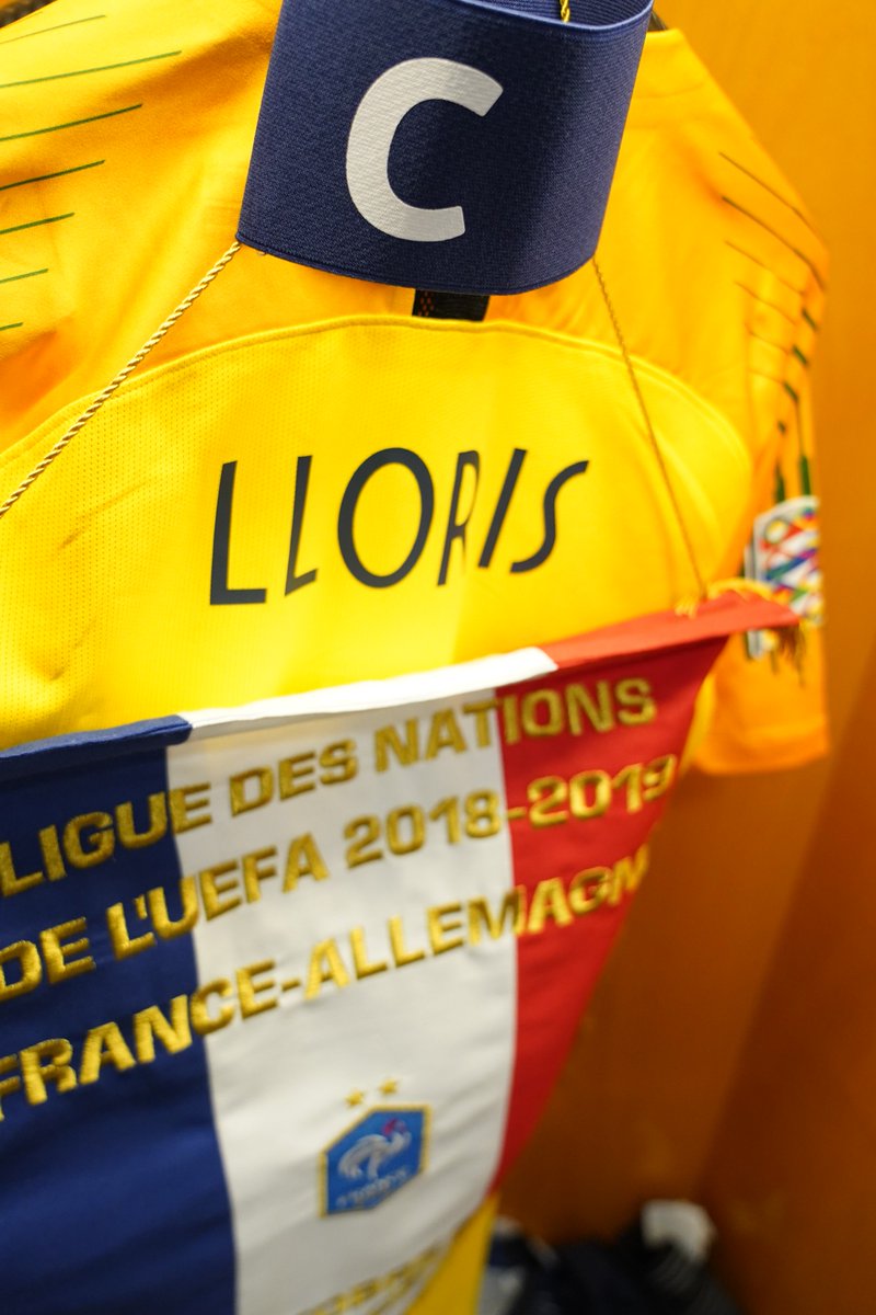 Le vestiaire des Bleus est prêt !
Coup d'envoi de France/Allemagne à 20h45 sur <a href="/M6/">M6</a> 🔵⚪🔴 #FRAALL #FiersdetreBleus