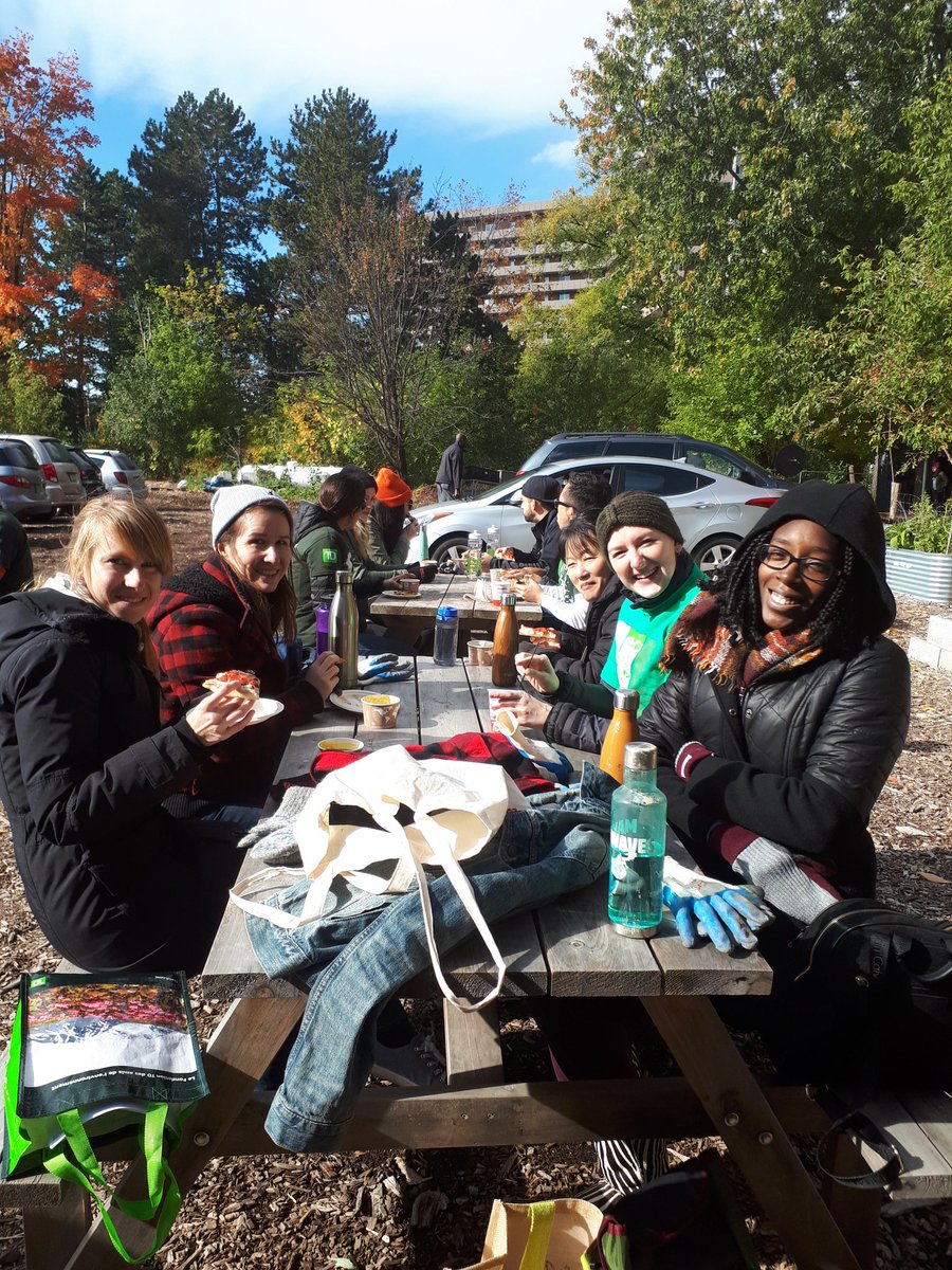 naki_o's tweet photo. Today at Black Creek Farms colleagues from @TD_Canada Marketing planted 140 trees in support of #thereadycommitment #vibrantplanet goal of 1 million trees by 2030! #treedays @TD_FEF #iplantedtoo #seetheevidence https://t.co/GTGnPsb1Hv