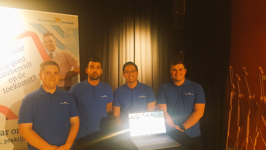 Michaelmehrow's tweet photo. Studenten @WindesheimFlevo aanwezig op de inloop bijeenkomst #bestemmingsplannen @almere #Poort https://t.co/tHxpXvLmGt