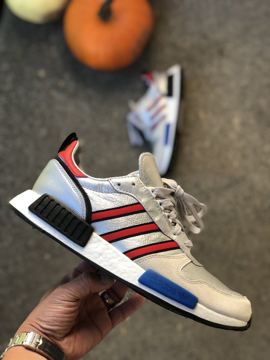 Heskicks's tweet image. Thanks @adidasoriginals for the care package!! Unboxed here ➡️ youtu.be/649QpatxFv8 #giftedbyadidas #nevermade