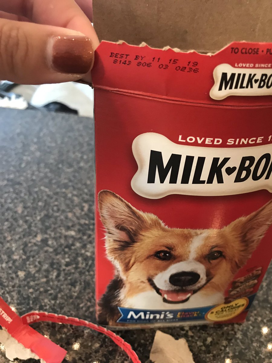 lauren_ges's tweet photo. @MilkBone just opened a new box of Milk Bones that isn’t supposed to expire for OVER a year and the whole box is filled with MOLD https://t.co/iHea3SNEyX