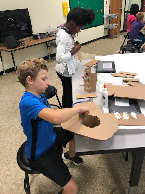 Tech_CoachLloyd's tweet image. &quot;...the design process really works...&quot; -Mrs. Mims  #heartisfull #SRIMakerpsace #fourthgrade #Sounds #differentpitches #Musicalinstrument