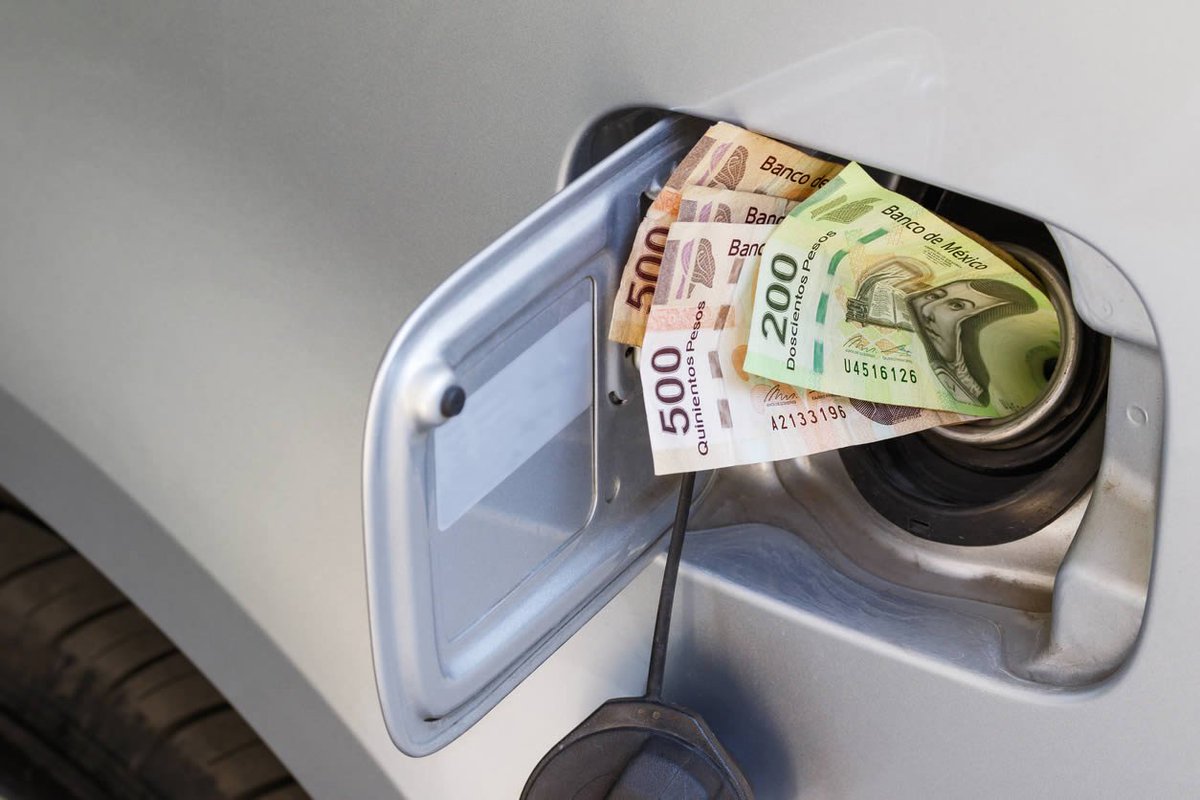 ExpansionMx's tweet photo. ⛽💰 El litro de gasolina regular (Magna) rebasa los 20 pesos por litro en algunas estaciones de Ciudad de México. https://t.co/BzFdLDs5vn https://t.co/4etIj1HCx3