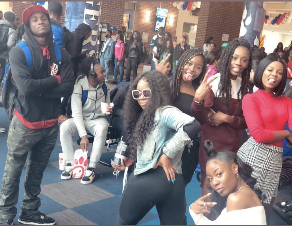 gl0nTell's tweet photo. WE DO THE SAME THANG but WE DONT DO IT THE SAMEEEE π₯ #TSUHOCO https://t.co/roxsN1jXEC