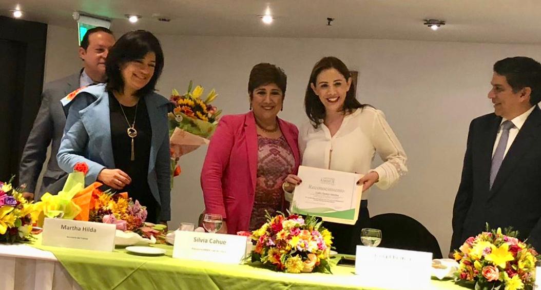 LailaChemor's tweet photo. En reunión con colegas y amigas empresarias y emprendedoras. Agradezco a la @AMMJEToluca por extenderme la invitación a su Sesión de Trabajo de octubre.
@AMMJE https://t.co/t3ZVr8ti1G