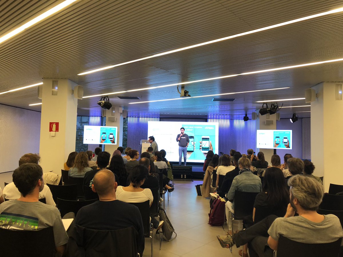 cecilia40arce's tweet photo. Gracias a @diholapp iniciamos la charla de @Experience__Lab en @MovistarCentre que método de innovación seguir: #designthinking #leanstartup o #designspring con @luchodominguez https://t.co/3iaf7kMVCf