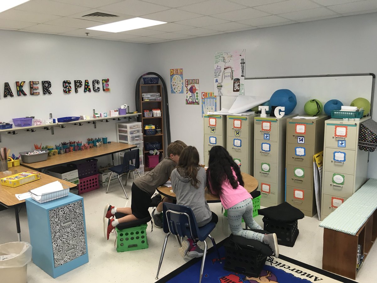 andersoncmtag's tweet photo. #completelyengaged while using the same resources that John Snow used to solve the 1854 Cholera epidemic. Will these students be as successful? @HembreeSprings #HSEmakeyourmark @FCSTAG https://t.co/K4Nnqn7zXZ