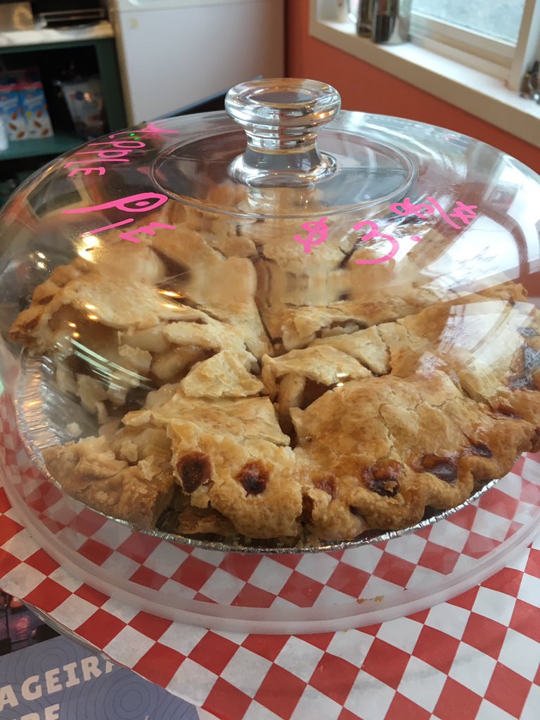 StudioCoffee195's tweet photo. Yes that’s homemade apple pie..#195waterstreet #carbonear #latte https://t.co/fYjqC3Sr2l
