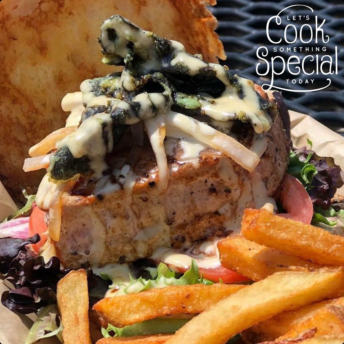 borderburgerbar's tweet photo. Feeling soFISHticated? Then stop on by and get one of our amazing Ahi Tuna burgers for $6.95 for lunch 11-2! 🍴❤️😀😍💯🍺🍻🍔#borderburgerbar #elpaso #texas #tunatuesday #tuesday https://t.co/2MBcCHjMXO