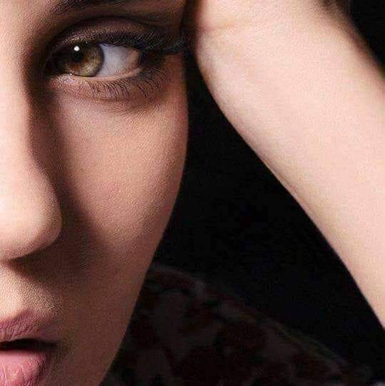البـاگو احلامه تحـس بعيونه نار
ضلمه روحه اشما يمر بيـها نهـار
