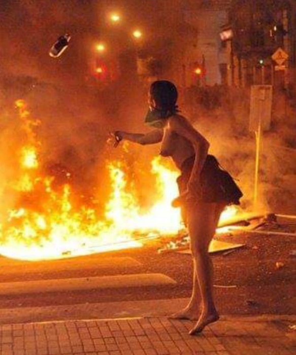 ElMalafameroMe's tweet photo. ¿Estas son las mujeres que quieren ser? ¿Estas son las mujeres argentinas? ¿Así nos representan? Yo no estoy en contra del feminismo, entiendo por completo algunas desigualdades, ¿pero esto? esto ya son problemas psicológicos atribuidos al "patriarcado" https://t.co/i6yAriKhIn