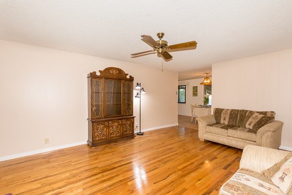 SoldByAnAngel's tweet photo. Easy- to-love 1950s rambler outclasses newer homes with its  beautiful hardwood floors, new roof, and easy floor plan. Charm and  quality envelope this lovely home with plenty of storage areas, newer  furnace, and remodeled bathroom. Marketed by Sold By An Angel Real Estate®. https://t.co/4SIgo5EGfo