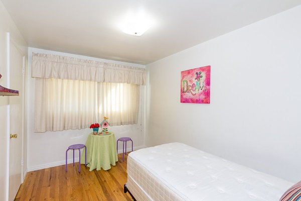 SoldByAnAngel's tweet photo. Easy- to-love 1950s rambler outclasses newer homes with its  beautiful hardwood floors, new roof, and easy floor plan. Charm and  quality envelope this lovely home with plenty of storage areas, newer  furnace, and remodeled bathroom. Marketed by Sold By An Angel Real Estate®. https://t.co/4SIgo5EGfo