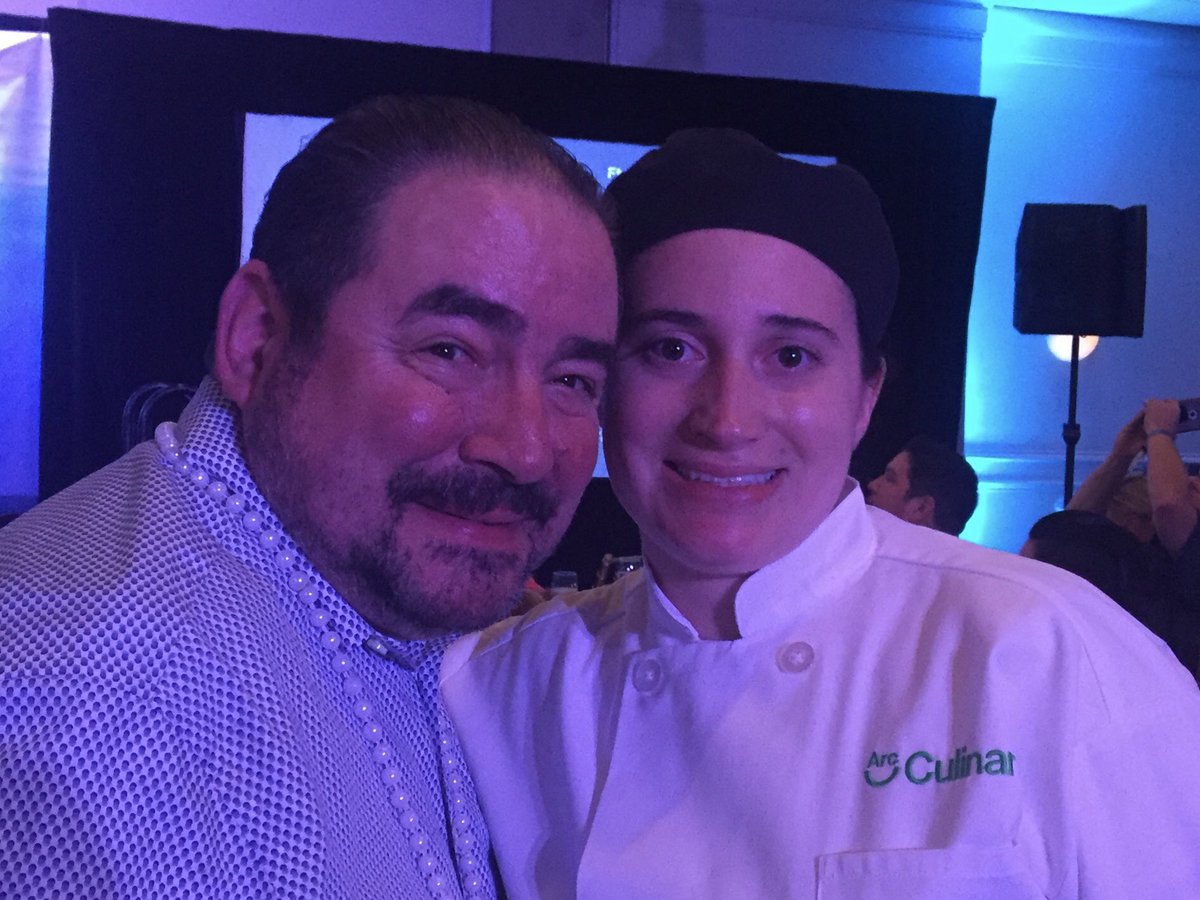 livelovelexigf's tweet photo. BAM! What an honor!#suchcompassion #givingback #forevergrateful @livelovelexigf @Emeril https://t.co/qIuadmYDRi