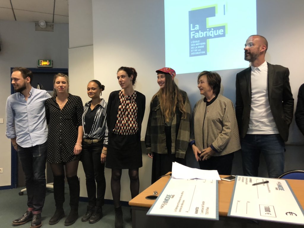 lafabrique_'s tweet image. Le prix @R3iLab du #hackamode #Paris a été remis à l’équipe qui a émis les meilleures recommandations sur la thématique de la production et fabrication de mode en 2030. Beau projet en perspective, félicitations 🎉