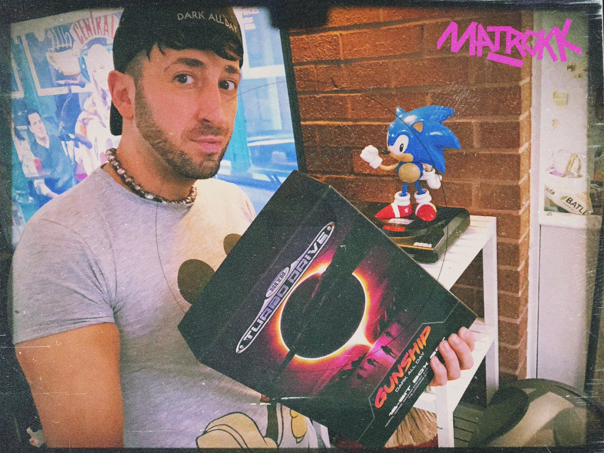 Matrokk's tweet photo. There is almost too much retro going on in this photo... but I still have @GUNSHIPMUSIC #darkallday on repeat! 😈👾🤘🌒
:
#selfie #newmusic #gunship #mugshot #Tuesday #sonic #me #rock #synthwave #synth #specialedition #80s #80sfilter https://t.co/vTMWQSFlM0