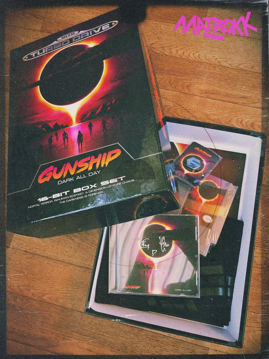 Matrokk's tweet photo. There is almost too much retro going on in this photo... but I still have @GUNSHIPMUSIC #darkallday on repeat! 😈👾🤘🌒
:
#selfie #newmusic #gunship #mugshot #Tuesday #sonic #me #rock #synthwave #synth #specialedition #80s #80sfilter https://t.co/vTMWQSFlM0
