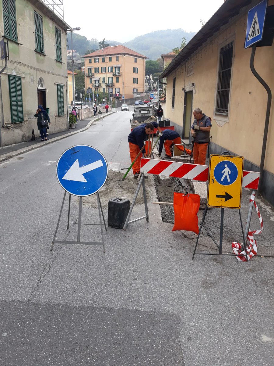 astergenova's tweet photo. Prosegue l'intervento di #ASTer in Via Pieve di Cadore a #PonteX per l'abbattimento #barrierearchitettoniche. https://t.co/gbKba18TZe