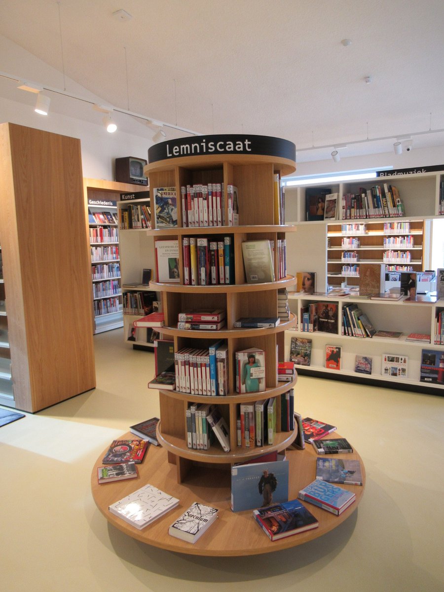 Joyce_Pool's tweet photo. Supermooie bibliotheek@ #school7 #DenHelder# #bestebiebterwereld #lemniscaat https://t.co/u7p75KS0d5