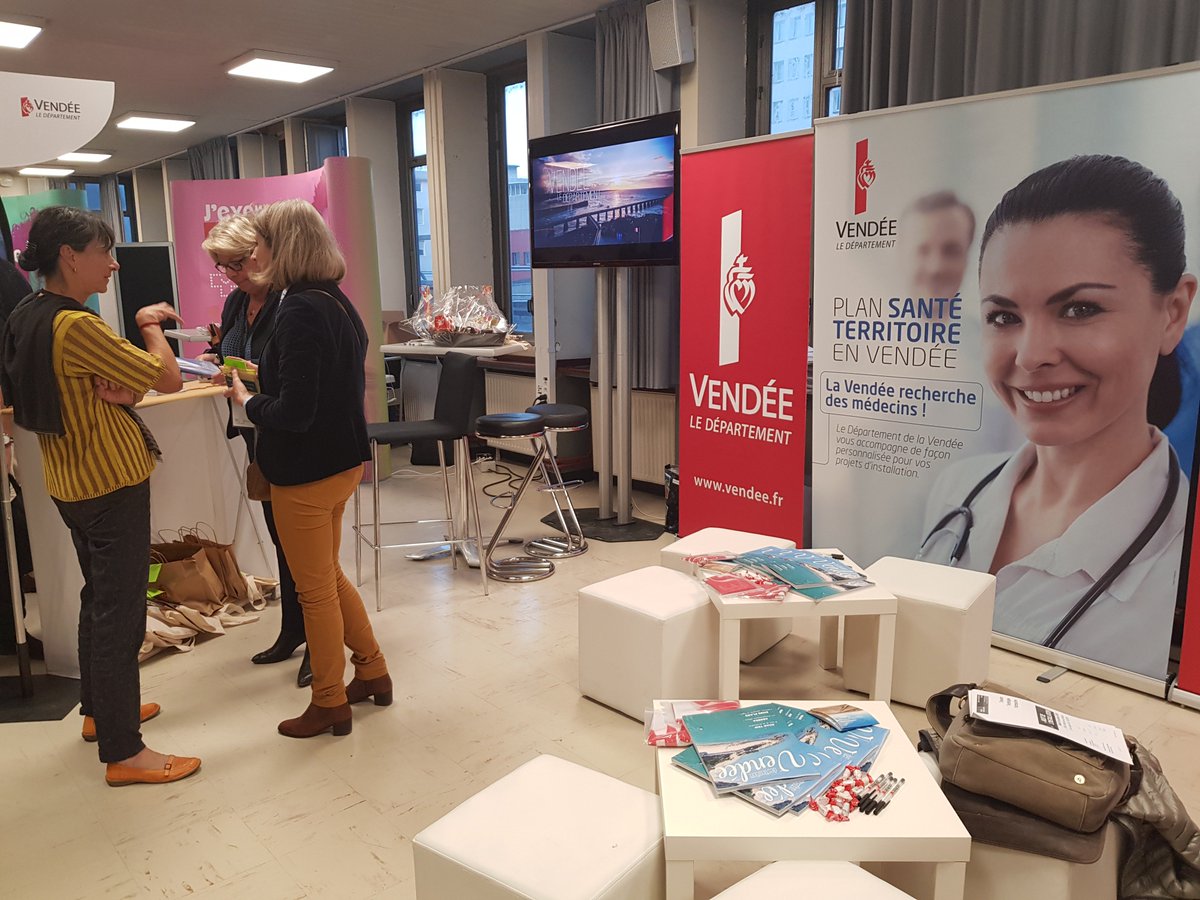 ars_pdl's tweet photo. Les collectivités locales sont aussi présentes à la #nuitdelinstallation pour valoriser les atouts de leurs territoires et accompagner les jeunes professionnels de santé
#sarthe #mayenne #loireatlantique #vendée #maineetloire https://t.co/RlAZTwDlmX