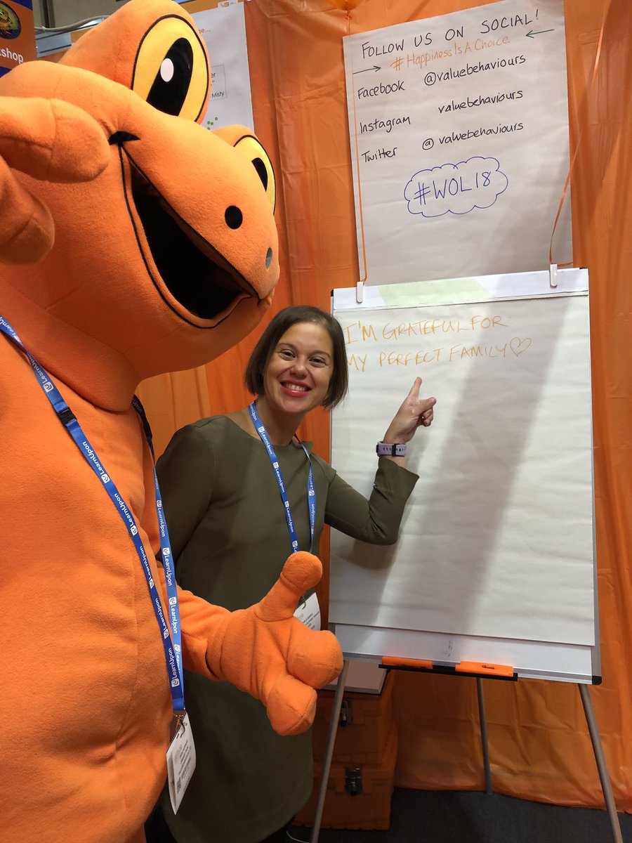 valuebehaviours's tweet photo. We’ve been sharing #gratitudes at the @Learn_EventsUK #WOL18, spreading orange and inviting delegates to learn more about the benefits of #happiness extolled by the research of @shawnachor https://t.co/r2CujEPDP7