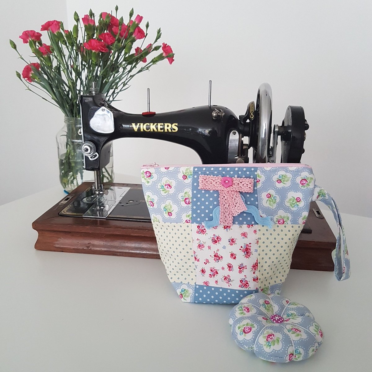 NailaAhmadLDN's tweet photo. This bag is made with leftover scraps of pretty fabrics and laces. We firmly believe in #zerowaste #sustainableliving #useeveryscrap #patchwork #happyearth @KeepBritainTidy
Show some love by visiting our @Etsy shop. https://t.co/m34PA4a3q3
