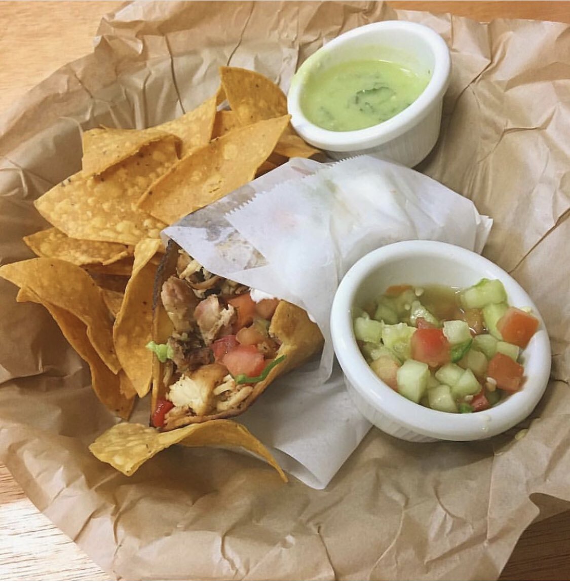 Tlaloc_SF's tweet photo. #tacotuesday simple crispy #taco with @sabormexicano #chips and #salsa easy, simple, and #delicious 🌮🍺🤤
.
.
 #foodie #foodporn    #tagforlikes #followback #photooftheday #likeforlike #mexicanfood #mexicaneats #tastelikesf #todayfood #bayareaeats #eater #eatersf #eeeeeats https://t.co/JsRygmfP2S