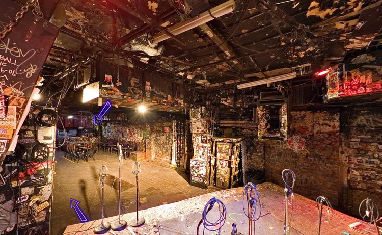 PunKandStuff's tweet photo. On this day in 2006, CBGB, the legendary New York club, closed after a final gig. https://t.co/vpfhjqutU8