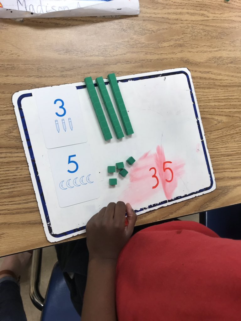 MrsBrookeWatts's tweet photo. Learning about tens and ones! My #fintasticfirsties are killing it! π https://t.co/Zy9KPSdP8n