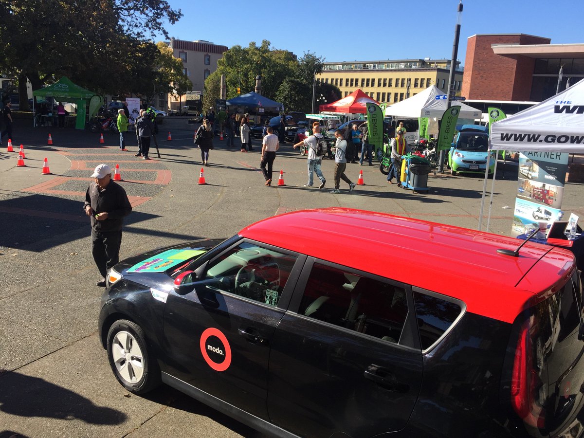 modo_carcoop's tweet photo. Modo represents at #SmartMobilityExpo by @SIProsperity in #centennialsquare #yyj today! Come say hi to us. https://t.co/97lzJRAL3q