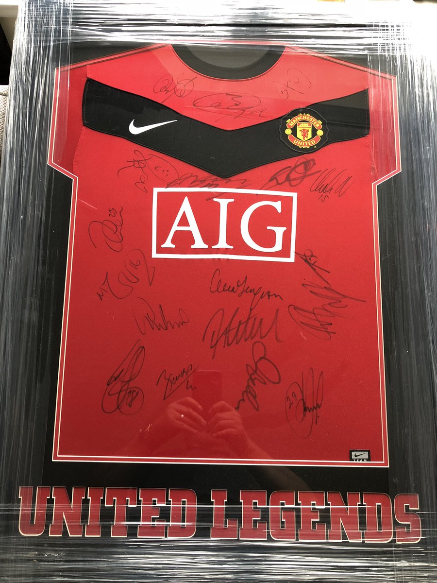 chuck180darts's tweet photo. Please see tweet below for link to Facebook auction for this MUFC shirt! Signatures include Beckham, Rooney and Sir Alex Ferguson. All proceeds got to @jjsmemorialfund non profit charity. https://t.co/PZHA4KqNWl