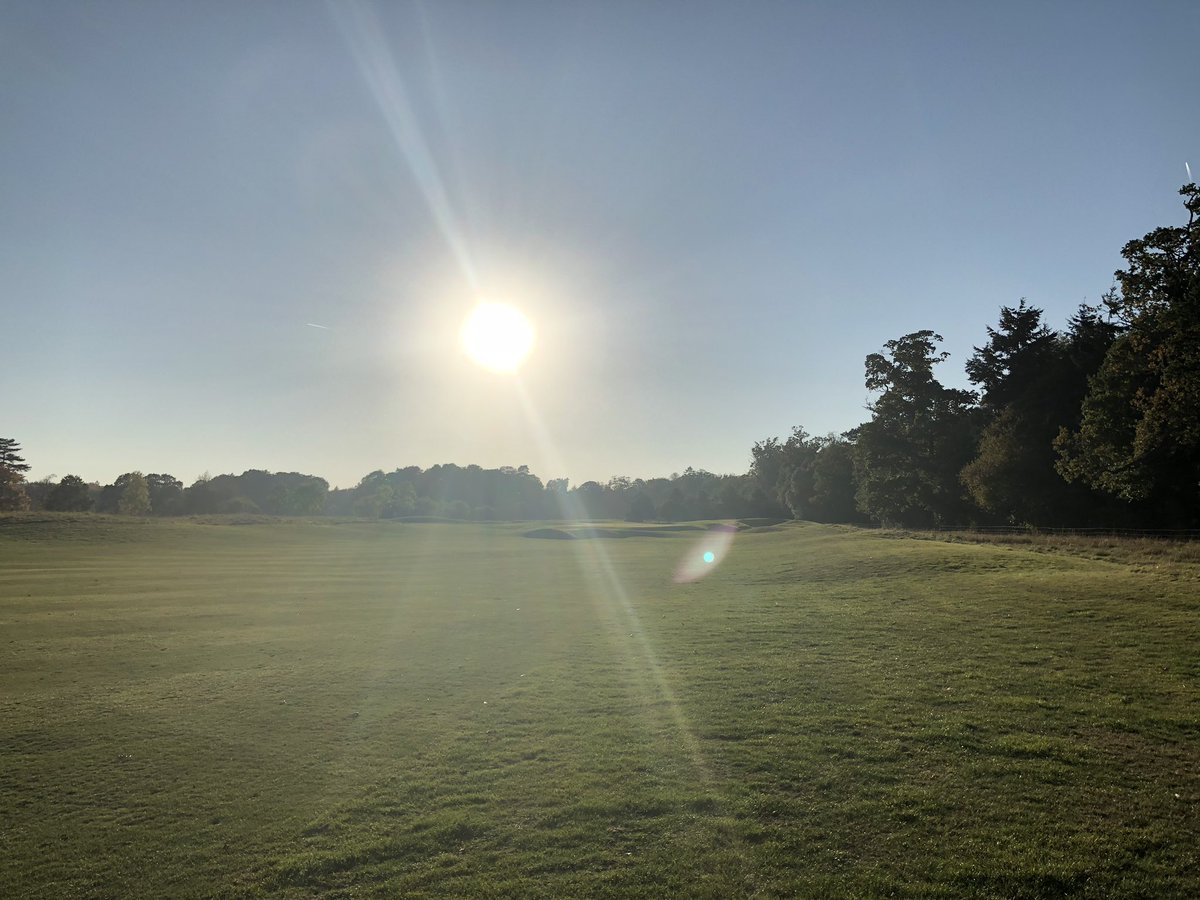 HarvBarrow's tweet photo. Played @BurhillGolfClub last week! What an amazing track and perfect conditions. Greens were crazy quick. #notagolfer https://t.co/e8gEYBFtr0