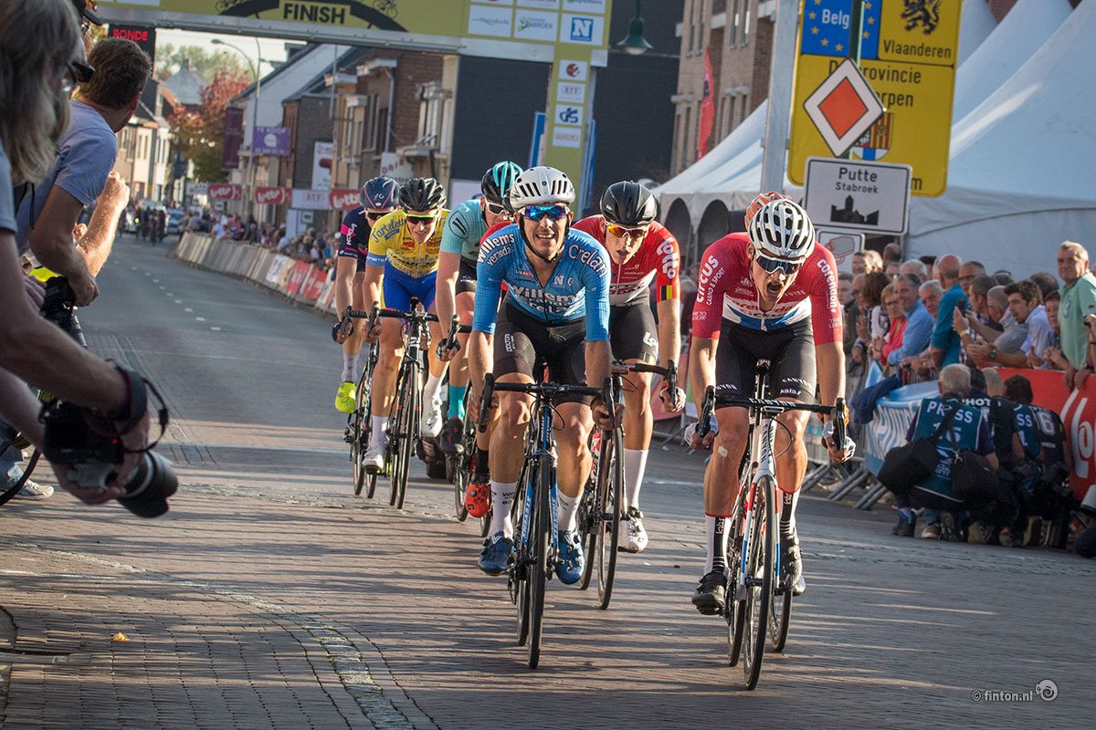 A lot of new photos from the Sluitingsprijs Putte-Kapellen: yourcyclingphotos.com/2018-10-16-slu…

#cycling #Sluitingsprijs #PutteKapellen #mathieuvanderpoel #wielrennen