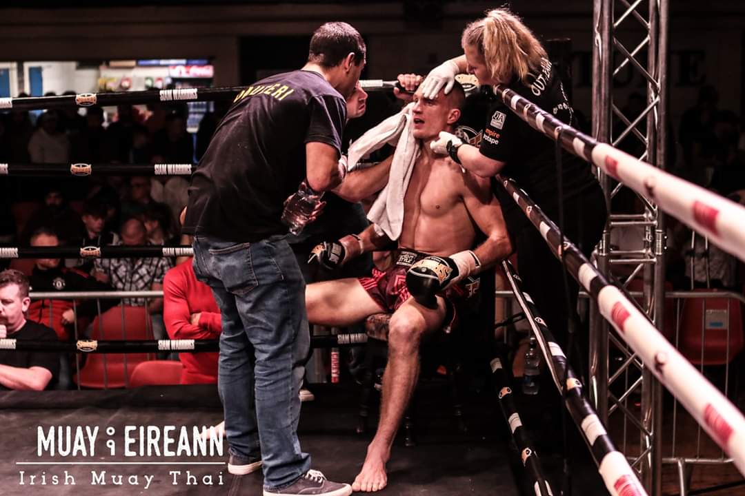 CutwomanJess's tweet photo. Keeping the fighters safe. First round cut could've stopped the fight but managed to stem the flow between rounds to allow the fighter to keep doimg what he does. #procutwoman #promuaythai #insideoutcare #helpingfightersgothedistance #promma #betweenrounds #cutwoman #loveyourjob https://t.co/lle69ZWJMf