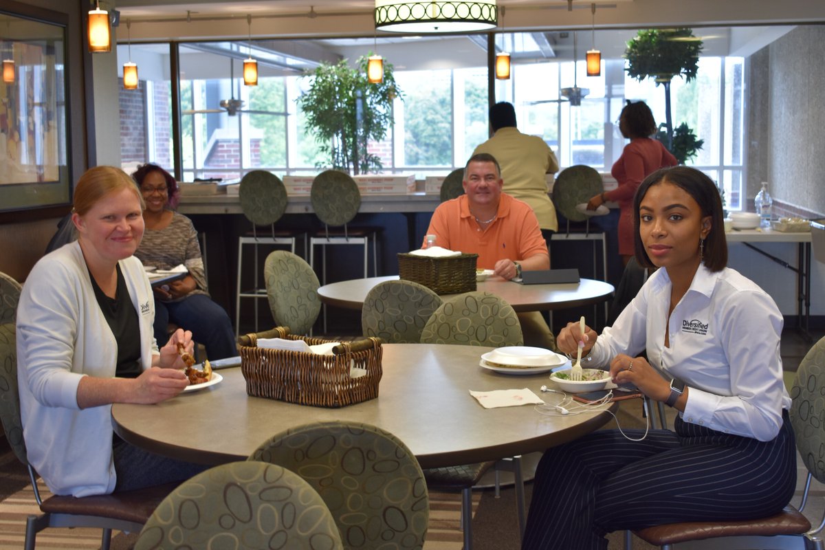 diversified_cu's tweet photo. #CULunchLocal was a hit with the DMCU staff! Each #DMCU Branch enjoyed a delicious lunch from local restaurants. We love supporting our local businesses! https://t.co/NvrwTYuL5Q