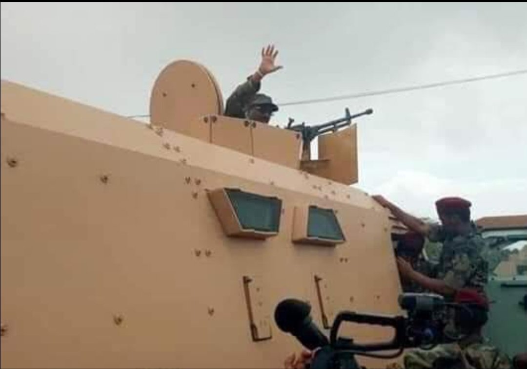 GuledWiliq's tweet photo. President @musebiihi can travel peacefully to Burco in #Somaliland &amp; President @M_Farmaajo  due to lack of security used AMISOM armour to travel to Marka in #Somalia - which one is expensive to maintain? https://t.co/9y7deshyJv