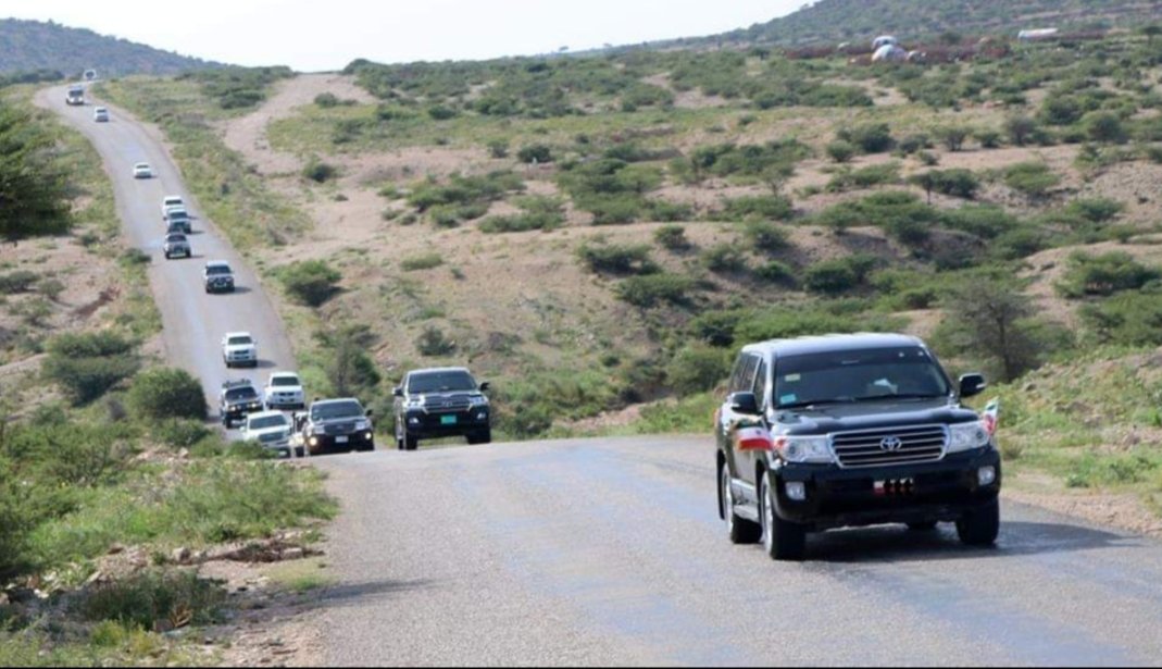 GuledWiliq's tweet photo. President @musebiihi can travel peacefully to Burco in #Somaliland &amp; President @M_Farmaajo  due to lack of security used AMISOM armour to travel to Marka in #Somalia - which one is expensive to maintain? https://t.co/9y7deshyJv
