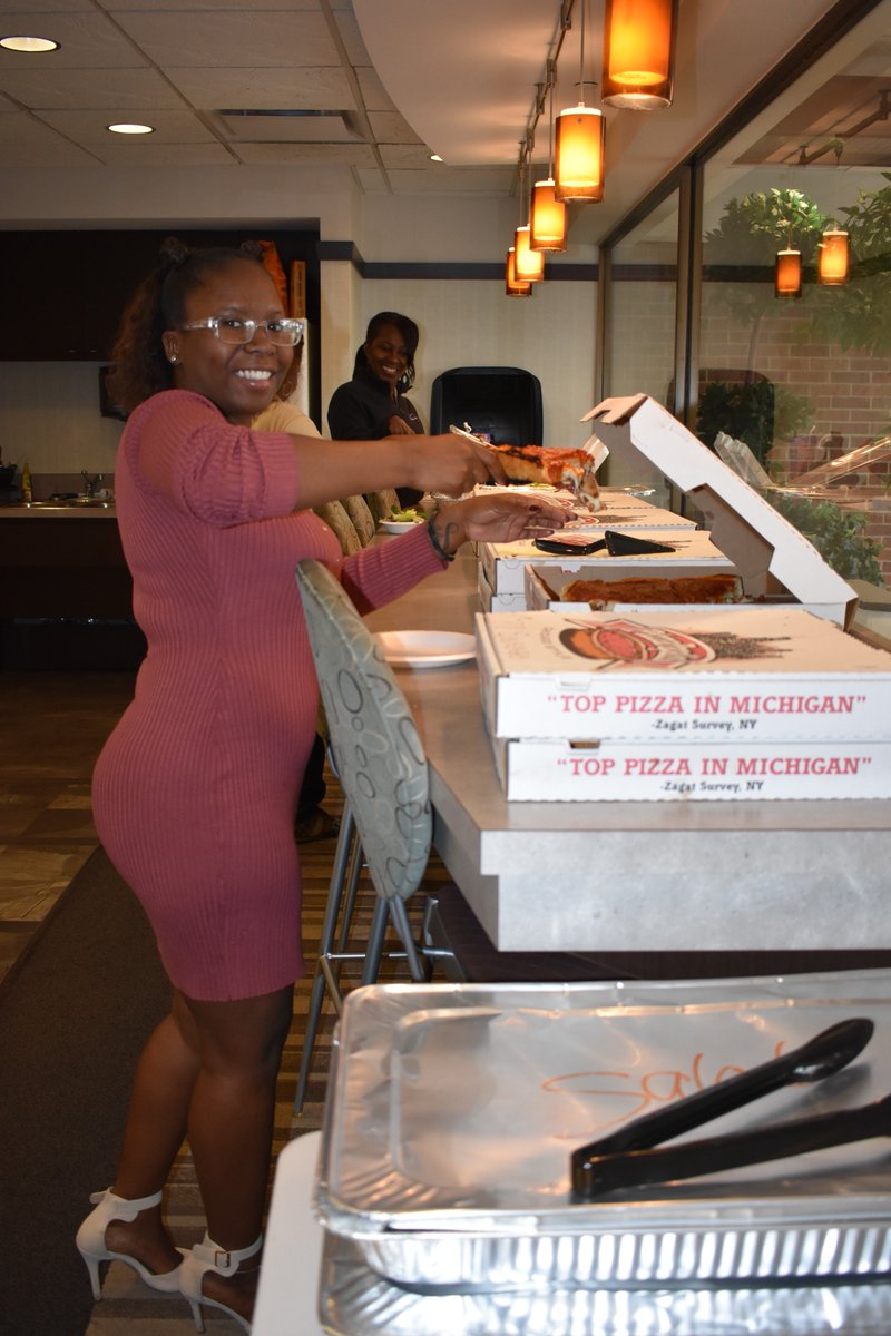 diversified_cu's tweet photo. #CULunchLocal was a hit with the DMCU staff! Each #DMCU Branch enjoyed a delicious lunch from local restaurants. We love supporting our local businesses! https://t.co/NvrwTYuL5Q
