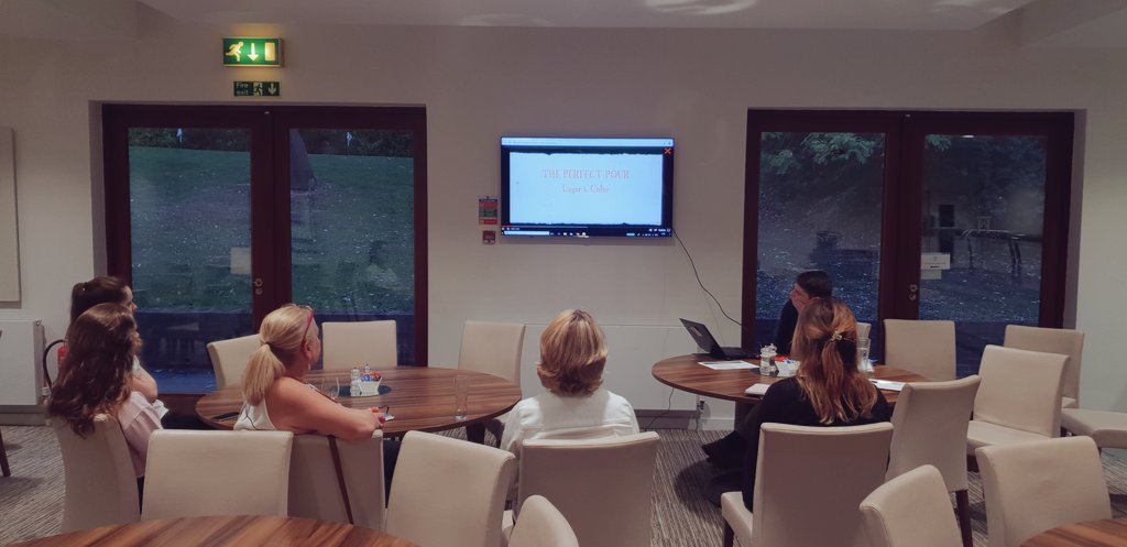 ChigwellGC's tweet photo. @greeneking #BeerGenius training night. Ben sharing his new knowledge with our Clubhouse Assistants, always learning and aiming for the "perfect serve" for our members and guests๐ https://t.co/7lRzIfmarv