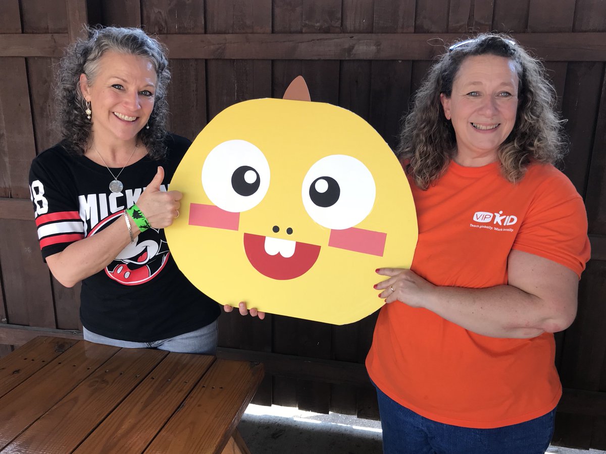 TheVIPKIDLife's tweet photo. From Ontario to Iowa, teachers were connecting this past weekend! We love seeing all of the pictures you guys send us from these meetups 😍Have you gone to a meetup? Leave the emoji: 🍎 if you have met up with a fellow VIPKid teacher!!! https://t.co/aVliwwAb7N