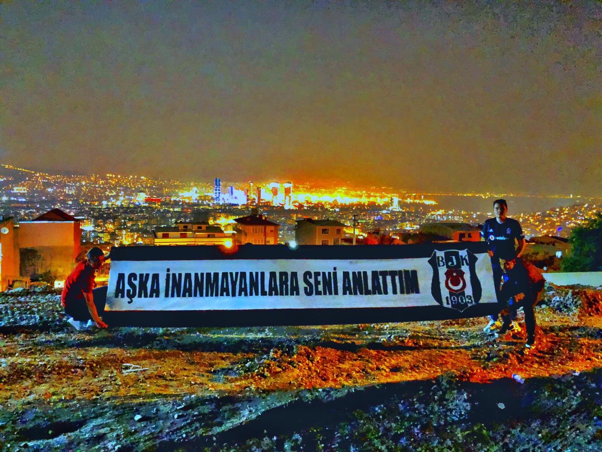 unibjkege's tweet photo. Yeni el emeği pankartımız. 

“Aşka İnanmayanlara Seni Anlattım”

#EgeUnıBJK https://t.co/pFe2cuccTu