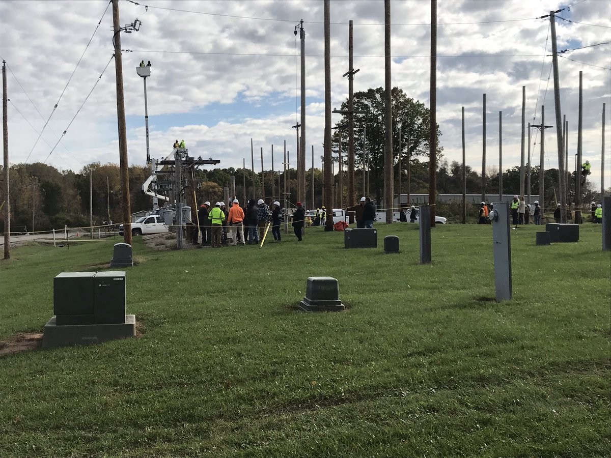 WIPublicService's tweet photo. We joined @NWTC and @WIWorkforce this morning to highlight the rewarding positions our industry offers as part of #CareersInEnergyWeek. Todayβs event included a proclamation from @GovWalker and an up-close look at skills used daily by energy company employees. #GetIntoEnergyWI https://t.co/aTbfj3NE1T
