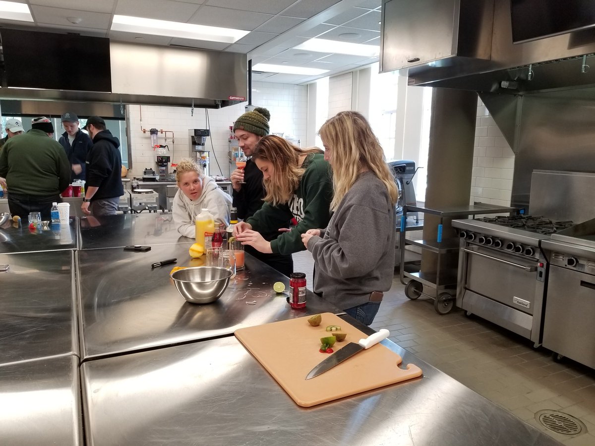 ProfDonnieB's tweet photo. Creating mocktails! #PattonProud #BeverageManagement #OURHT https://t.co/SlL2azQlfy