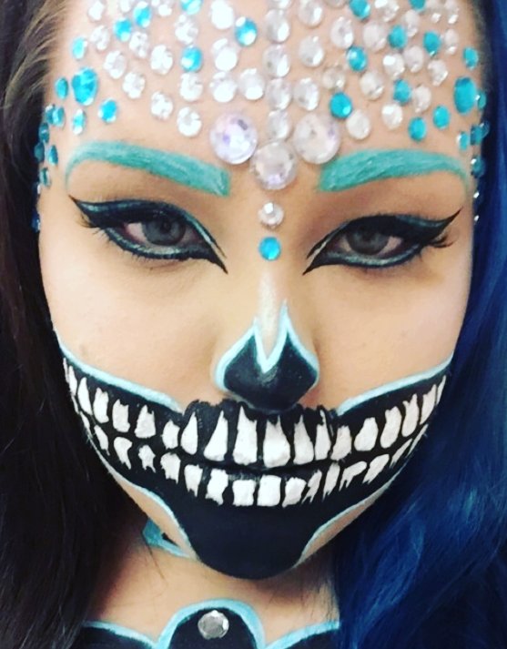 kc_sfx's tweet photo. Skull body paint 💙🖤 

@bhcosmetics 
-Take me back to Brazil pallet 
@MEHRONmakeupNYC 
-paradise paints 

#skullbodypaint #halloweenbodypaint
#bhcosmetics 
#glam 
#glambodypaint https://t.co/rYTjwAuYzr